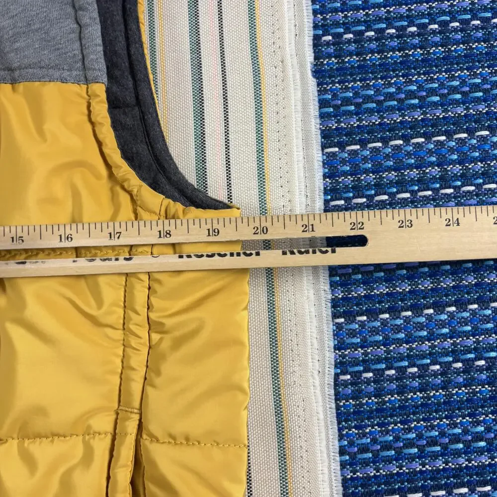 Banana Republic brand banana